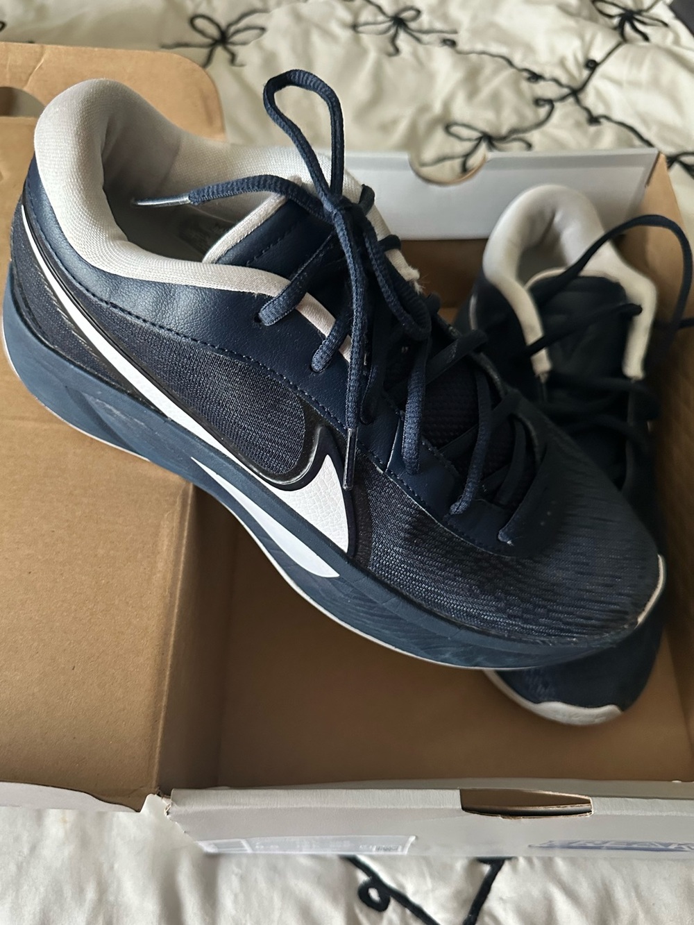 Nike Unisex Giannis Freak Navy and White Court Shoes